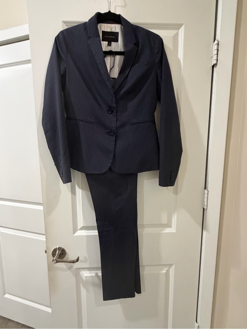 Banana Republic Reagan Women’s Navy Pinstripe Pant Suit Size 2 Blazer & Pants